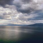 Constantine Markoulakis Instagram - «Ήρθε ο καιρός που ο ουρανός | σαν Τροβατόρε αλλοτινός | θλιμμένος, φόρεσε ξανά | τη σκοτεινή του μπέρτα | και παίζει ατέρμονα, σολίστ | μια κάποια σύνθεση του Λιστ | ο βιρτουόζος ο άνεμος | στα βραδινά κονσέρτα.» #winter