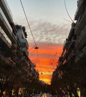 Constantine Markoulakis Instagram - Ο ήλιος, αποχωρώντας, μας αφήνει ένα δώρο.