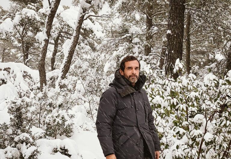Constantine Markoulakis Instagram - Αν δεν μπορείς να πας στα χιόνια, θα ‘ρθουν τα χιόνια να σε βρουν (Γιώργο, από την Πολιτική Προστασία Ωρωπού, ευχαριστώ πολύ! ) #μετακίνηση6 #εκδρομήκοντάστοσπίτι