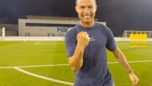 Cristiano Ronaldo Instagram - Cris, Watch and Learn 🤷🏽‍♂️😅 sssiiiimmmm 💪🏽