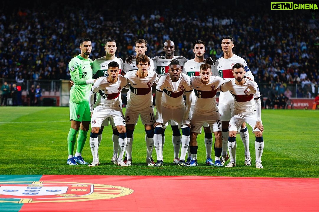 Cristiano Ronaldo Instagram - Mais uma vit贸ria e um bom jogo de toda a equipa! Primeiro lugar do grupo garantido! Seguimos fortes!馃挭馃徏馃嚨馃嚬 #vesteabandeira