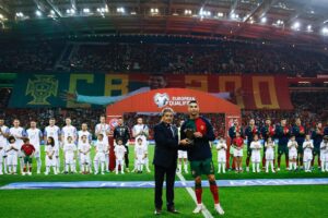 Cristiano Ronaldo Instagram - Estamos no EURO 2024!💪🏼🇵🇹
Muito feliz por ajudar Portugal a atingir mais uma fase final de uma grande competição.
Um agradecimento especial à Federação Portuguesa de Futebol e aos adeptos que estiverem presentes no estádio pela bonita homenagem!🙌🏼🇵🇹