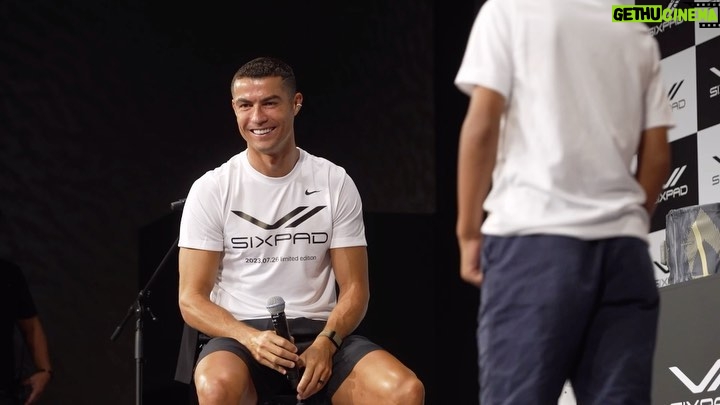 Cristiano Ronaldo Instagram - Great memory with my SIXPAD family from the Core Belt event in Japan last July. @sixpad_official #SIXPAD #JAPAN #corebelt #trainning #EMS #CR7