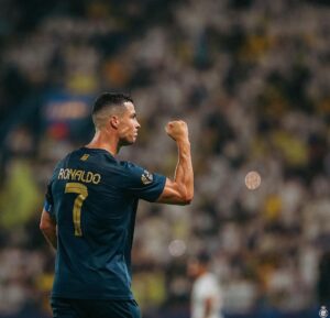 Cristiano Ronaldo Instagram - What an amazing atmosphere in our stadium! 
Very happy to celebrate this win with our fans!💛💙
Fantastic performance from the Team!👏🏼💪🏼
Vamooos @alnassr ⚽️⚽️