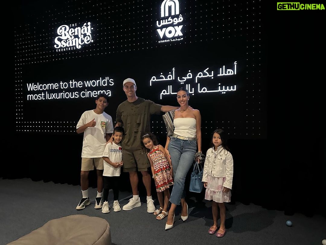 Cristiano Ronaldo Instagram - My life♥️♥️♥️♥️♥️♥️ Riyadh - Kingdom Of Saudi Arabia