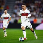 Cristiano Ronaldo Instagram - Vitória muito importante num jogo difícil! Seguimos invencíveis!👏🏼 Vamos @portugal 💪🏼🇵🇹 #vesteabandeira
