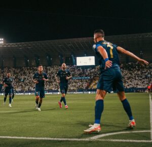 Cristiano Ronaldo Instagram - What an amazing atmosphere in our stadium! 
Very happy to celebrate this win with our fans!💛💙
Fantastic performance from the Team!👏🏼💪🏼
Vamooos @alnassr ⚽️⚽️