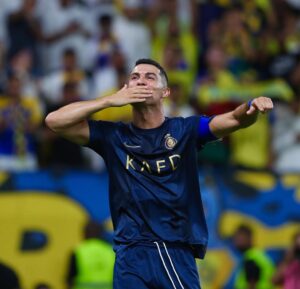 Cristiano Ronaldo Instagram - What an amazing atmosphere in our stadium! 
Very happy to celebrate this win with our fans!💛💙
Fantastic performance from the Team!👏🏼💪🏼
Vamooos @alnassr ⚽️⚽️