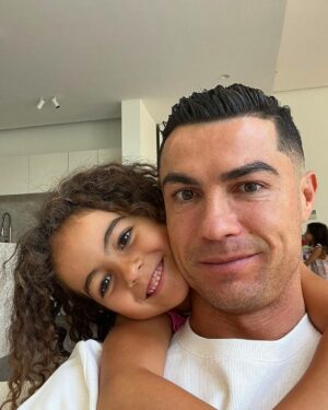 Cristiano Ronaldo Instagram - Parabéns amor do pai. 🎂🎉❤️
6 anos, Deus te abençoe sempre 🙏🏽