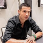 Cristiano Ronaldo Instagram - Throwback to my visit to the @jacobandco store in Riyad with my dear friend @jacobarabo. Wearing my Jacob & Co CR7 limited collection.