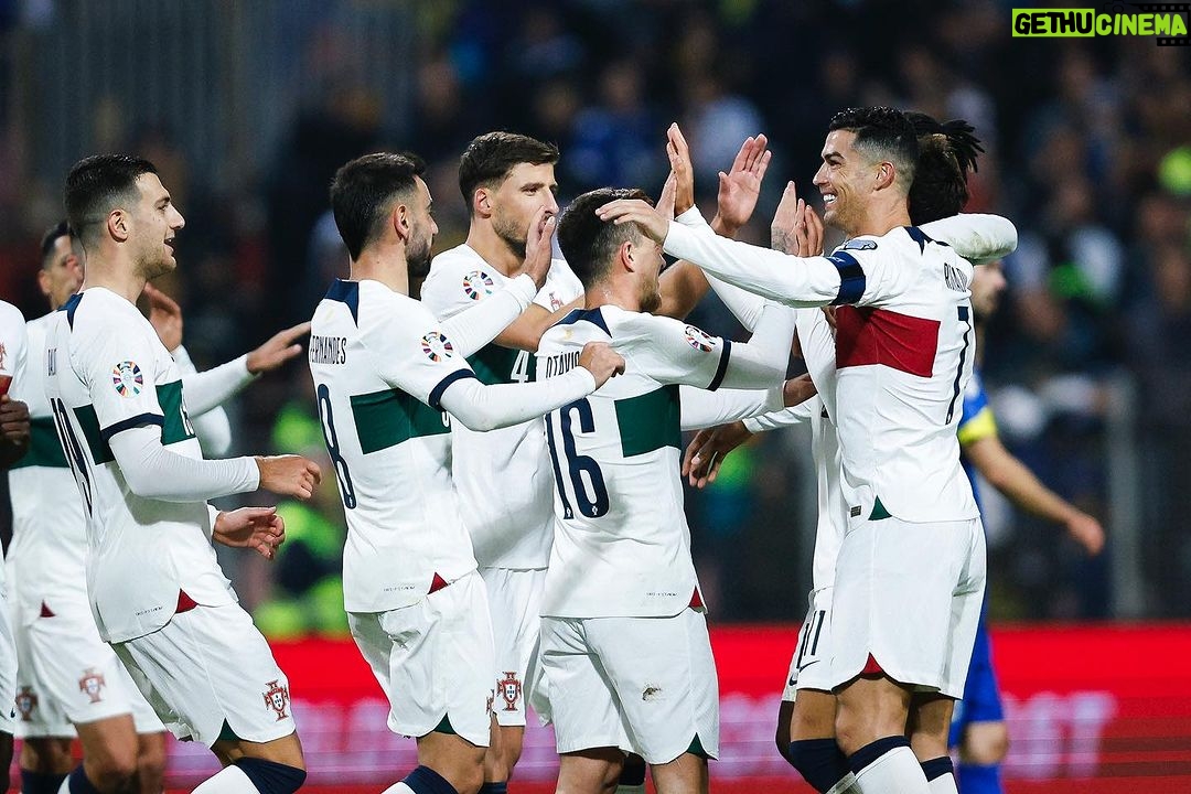 Cristiano Ronaldo Instagram - Mais uma vitória e um bom jogo de toda a equipa! Primeiro lugar do grupo garantido! Seguimos fortes!💪🏼🇵🇹 #vesteabandeira