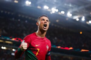 Cristiano Ronaldo Instagram - Estamos no EURO 2024!💪🏼🇵🇹
Muito feliz por ajudar Portugal a atingir mais uma fase final de uma grande competição.
Um agradecimento especial à Federação Portuguesa de Futebol e aos adeptos que estiverem presentes no estádio pela bonita homenagem!🙌🏼🇵🇹