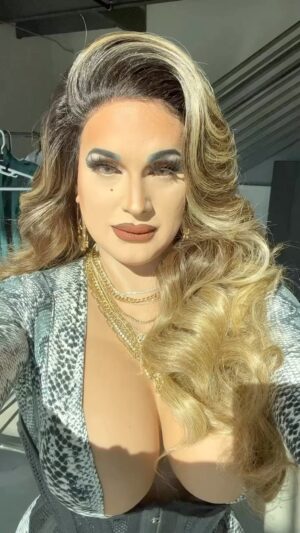 Cynthia Lee Fontaine Instagram - May is #mentalhealthawarenessmonth and  as a Case worker and Mental Health Technician,  I’m supporting @michellevisage and @mentalhealthcoalition  campaign , spreading awareness on mental health and also letting you know that’s there’s always support and resources for you to get better !  Let’s break the stigma around mental health ! Join us on this virtual campaign now with the hashtag #revealhowyoufeel 

#saludmental #revealhowyoufeelchallenge #awarness #rupaulsdragrace #mentalhealth #stigma #love #understanding #hipreplacementrecovery #stronger #optimistic #fyp #dragqueen #dragstorytime #dragperformer