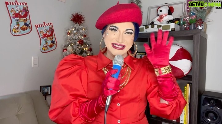 Cynthia Lee Fontaine Instagram - Quiero dedicar este vídeo a toda mi familia y mis mejores amigos . Los amo y gracias por su amor y apoyo . Que pasen todos una Feliz Navidad , Felices Fiestas y un próspero año nuevo . Disfruten de esta Pequeña Parranda Boricua con la canción “ Feliz navidad “ y cántala ! ❤️Don’t Forget to watch my last episode of Conveniently Cucu ! Thank you all for your love and support ! Music by @greekinthecity ♥️ @rupaulsdragrace @worldofwonder @vh1 @mtv @logotv #fyp #foryoupage #feliznavidad #felicesfiestas #happyholidays #merrychristmas #avatar #whitneyhouston #parranda #boricua #hispanos #latinos