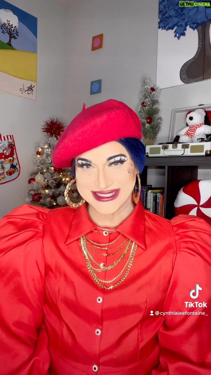 Cynthia Lee Fontaine Instagram - Happy Holidays everyone and a Happy New Year Felices Fiestas y Próspero Año 2023 ! Los amo ! #fyp #foryoupage #rupaulsdragrace #happyholidays #merrychristmas #viral #whitneyhouston #avatar #feliznavidad