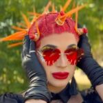 Cynthia Lee Fontaine Instagram - 🩸Feliz Noche de Brujas 🩸 🩸🩸🩸Sorpresa 🩸🩸🩸 Celebrando el Primer Aniversario de Mi Canción “ Tú y Yo” Aquí les presento Un Vídeo Visual Nuevo . 🩸”Esta Criatura Poderosa que sobrevive El día y la noche , busca a su presa para poder alimentar su maldita apasionada inmortalidad”🩸 Espero que lo disfruten y recuerda descargar la Canción disponible en todas las Plataformas Digitales . 🩸Productor , Director y Modelo: @armando.blue 🩸Director Creativo y concepto : Cynthia Lee Fontaine. 🩸Cabello por @draglabwigs 🩸Maquillaje y Estilo por : Cynthia Lee Fontaine #Fyp #RupaulsDragRace #cantante #singer #TuyYo #vampira #criatura #happyhalloween #feliznochedebrujas #sangre #terror #compositora #dragqueen #artista #cucudelterror #descargala #firstanniversary❤️ #diadelosmuertos