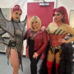 Cynthia Lee Fontaine Instagram - ❤️Mis amores cucu ❤️ El Sábado pasado en mi última presentación del año ( Pronto les explico por que ) en Fort Worth , Dallas , Texas en la gira #lamáslocalamásbella , tuve la dicha el honor y el privilegio de compartir escenario con un grupo maravilloso de artistas y equipo de Producción. Primero , después de algunos años , poder compartir esta experiencia con @official_queenladyb fue un orgullo ! Una transformista de altura ! Gracias por aceptar esta invitación y representar a la comunidad mexico Americana con tanto talento . Gracias 🙏🏻 y por muchas más aventuras . Gracias a @leudyvalentinaviles por tu apoyo incondicional y tu amistad ! Te amo . Gracias a mi novio @amando.blue por todo el amor , apoyo y motivación que me das cada día . Gracias por existir en mi vida . Gracias a la producción , músicos , coristas y cuerpo de baile por hacer de este concierto uno memorable y tratarme con tanto amor . Gracias a mi equipo de trabajo mi Agente Musical @bitchimjavi y mi Manejadora @jackiehuba por su arduo trabajo , creer en mi y en especial su apoyo. Los amo 🙏🏻A mi mamá hermosa @mariahernandez5211 por asistir y por tu amor 🫶 ❤️‍🔥 y a ti mi @ednitanazario : Gracias desde el fondo de mi corazón por invitarme nuevamente a compartir el escenario contigo . Gracias por compartir esa buena vibra , gracias por tus concejos y tu apoyo . Todos los días , a cada hora y a cada instante no dejo de pensar en esta y todas las experiencias que ya hemos vivido juntos y nunca dejo de agradecerle a nuestro Dios por hacer de este sueño una realidad . Esto es una oración contestada . 🙏🏻 Mis Amores cucus hermosos : Recuerden Esto : No existe enfermedad , dolor , angustia ni mucho menos trizteza que me impida hacer lo que me gusta . Amo lo que hago y lo haré hasta los últimos días de vida . El escenario y yo tenemos un compromiso de por vida . Nunca , repito nunca dejen de soñar . Los amo ❤️‍🩹 ❤️‍🔥Vesturario por @pdavilafashion y Dayans Sánchez ❤️‍🔥Cabello por @draglabwigs ❤️‍🔥Actitud y energía positiva por Dios . #lamáslocalamásbella #ednitanazario #artista #rupaulsdragrace #transformista #cantante #sueños #obstaculos #perseverancia #fé #shinefest2023