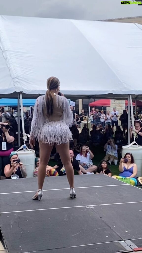 Cynthia Lee Fontaine Instagram - 💕Thanks to all the board members , staff , Production and Drag Cast of @Round Rock Pride for everything ! And to all the attendance thank you so much ! Last Saturday was awesome ! This officially my first time signing live after my #hipreplacementsurgery . And it feels so good to be on stage ! Im doing great on my recovery . Beside how beautiful this crowd looks ! Happy Pride Month everyone! Next will be : 💕Saturday , June 17 : Lockhart Pride TX 💕 Saturday , June 24 : Knoxville, Tenesse Pride Plus more surprises ! Video by @armando.blue #happypride #pridemonth #roundrocktexas #rupaulsdragrace #singer #advocate #activist #love #support #equality #dragqueen #dragperformer #pegajosa #cucu @glaad @Human Rights Campaign @RuPaul’s Drag Race @Equality Texas @World of Wonder @Paramount Plus @VH1 @Logo @MTV