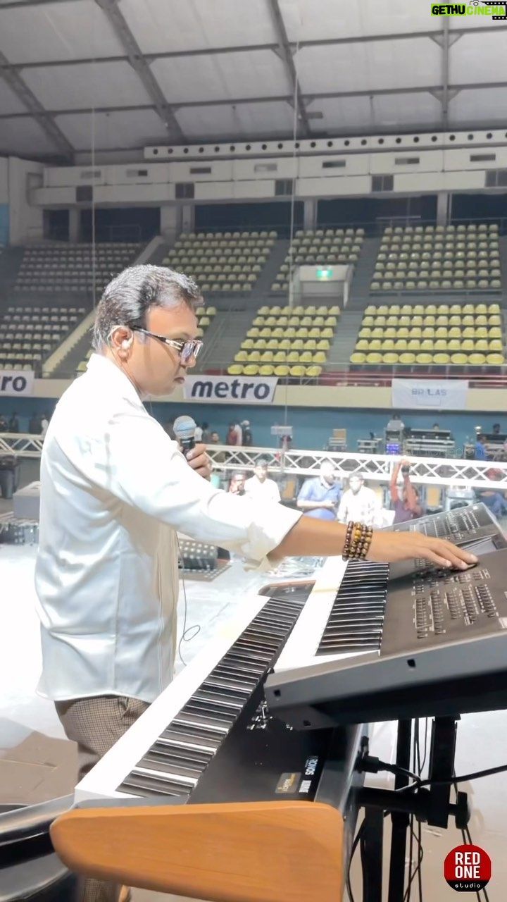 D. Imman Instagram - D Imman Live in Kacheri Aarambam #srilanka #livemusic #tamilmusic #colombo #dimman #tamilfilm #songs #liveinconcert #videoproduction #studioredone #multicamera #behindthescenes