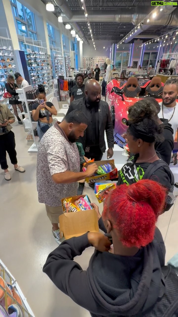 DJ Khaled Instagram - Legendary @itschubbiebaby at the #WETHEBEST #SNIPES SUPER STORE MIAMI SOUTH BEACH 🏝️ LETS GO SHOPPING 🛒 ! @wethebest @wethebeststore @wethebeststoresouthbeach @snipes_usa