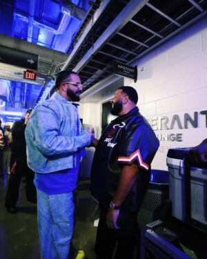 DJ Khaled Instagram - Win with us or watch us win , let’s play chess ♟️ 
MY NEW ALBUM WILL HAVE 2 KEYS 🔑🔑 coming 2024 #WTBOVO @champagnepapi 🦉 🔑🔑 @wethebest 
SWIPE FOR GREATNESS!

📸 @jamiefcw