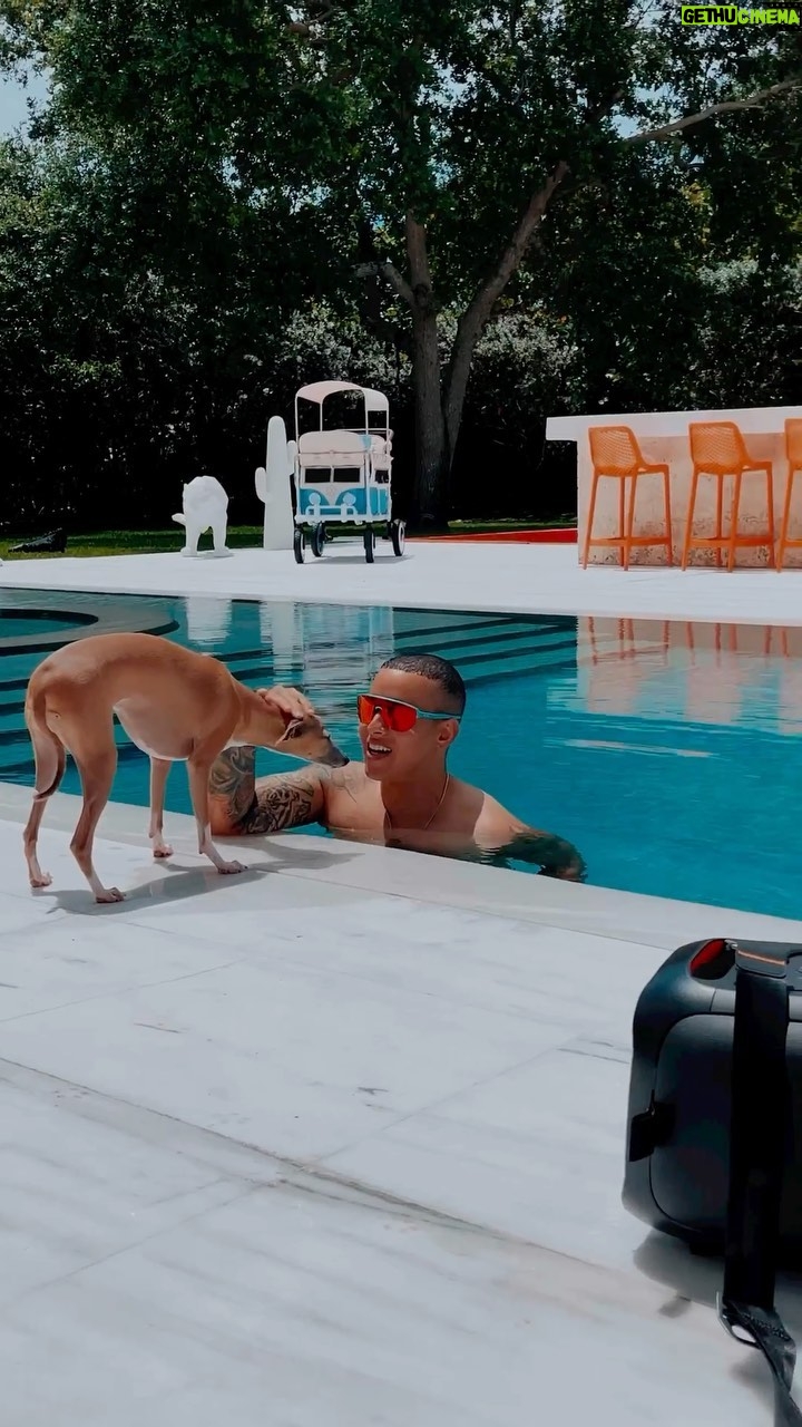 Daddy Yankee Instagram - BEACHY 🏝️🌞🏖️ 🎵 06.01.23 8:00 PM EST