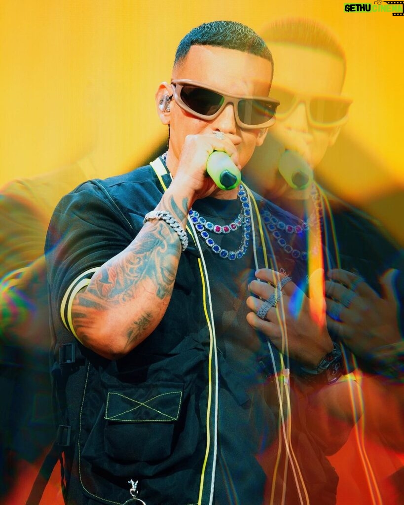 Daddy Yankee Instagram - Listos para el segundo round!! Nos vemos hoy en el Choli!!🇵🇷 #LAMETA #leggendaddy Coliseo de Puerto Rico, José Miguel Agrelot
