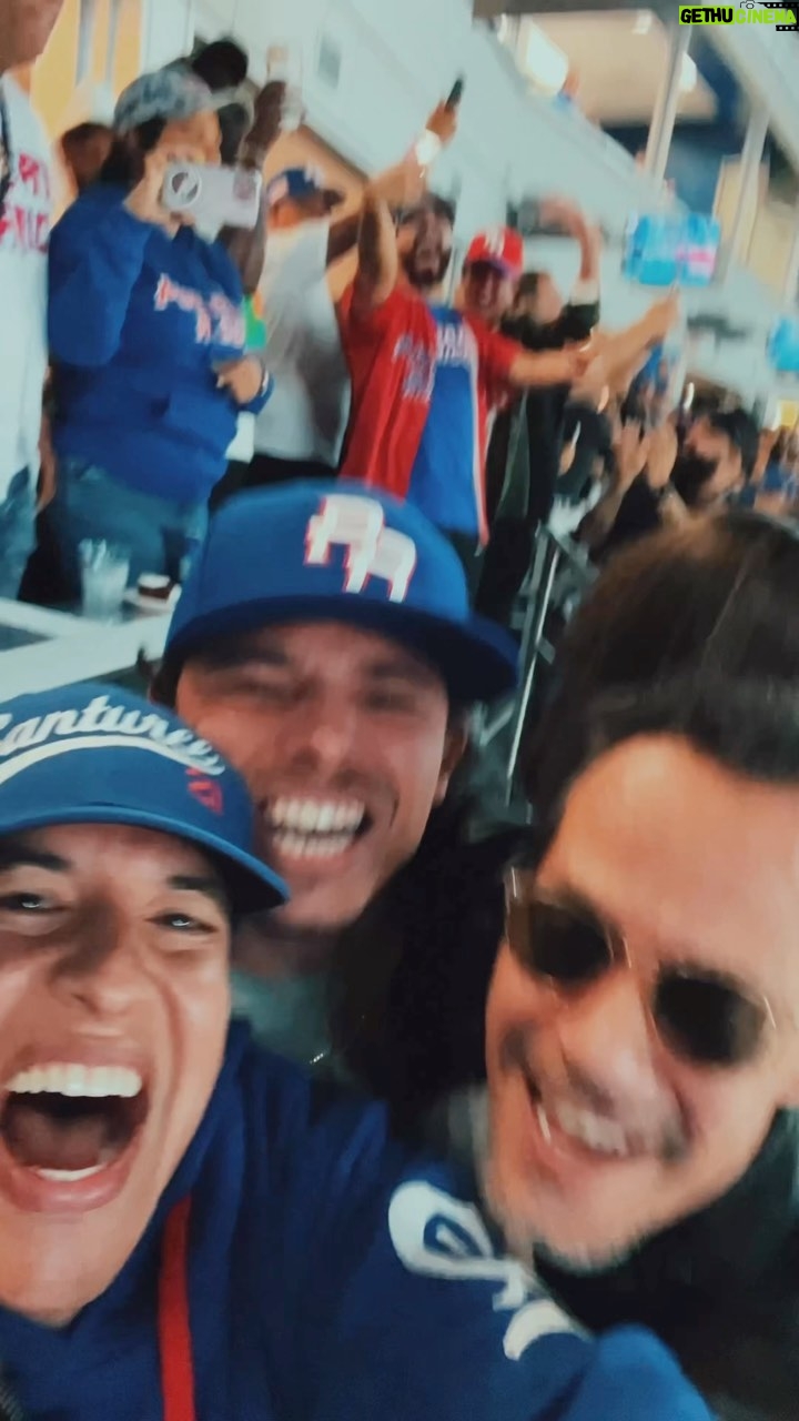 Daddy Yankee Instagram - Puertorrroooooooo! MOFONGO POWER, Sacamos la verdadera CHISPA💥 Un fuerte abrazo a todos nuestros hermanos Dominicanos. Esto es una rivalidad de hermanos, LOS AMAMOS. PR, esto sigue! #TeamRubio 🔥🇵🇷🇩🇴 #worldclassicbaseball #legendaddy 📍