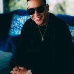 Daddy Yankee Instagram - Gracias a todos por el apoyo a la HORA Y EL DÍA, me siento en buena vibra por ese respaldo. Pregunta: ¿Quién ha pasado por esta situación? ¿Has perdonado una infedilidad? Dejaste a la persona y ¿no perdonaste? Mujeres perdonen por se tan 🐶🐕🐕‍🦺🦮❤️‍🔥🦂 #legendaddy #lahorayeldia Medellín, Antioquia