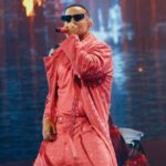 Daddy Yankee Instagram - Puerto Rico! 🇵🇷 Llegamos a la meta! 🏁 1 de 5! Gracias por la energía de hoy! Nos vemos mañana! #LAMETA #Leggendady