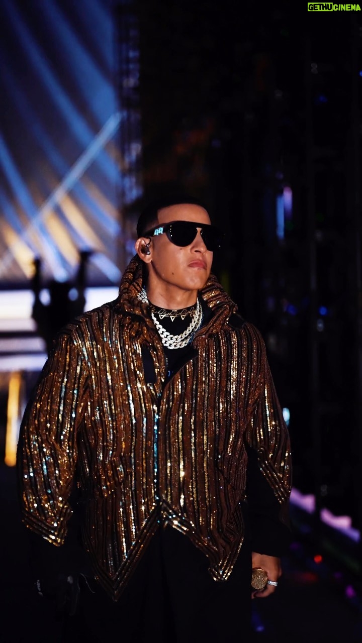 Daddy Yankee Instagram - Cinco noches, 365 mil personas. Gracias CDMX hicimos historia juntos en el FORO SOL. ¡Los amo! Bendiciones @lunay y a los mariachis @mariachigamamil rompimos juntos en la última noche. ¡Viva Mexico! 🇲🇽 #laultimavueltaworldtour #legendaddy 🗺