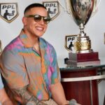 Daddy Yankee Instagram – Honrado de ser parte de una nueva liga en el deporte en USA @propadelleague Con mucho orgullo les comparto que soy el dueño de la franquicia en ORLANDO- FLORIDA. 
El PADEL es el deporte de mayor crecimiento a nivel mundial 🌎 🌍. Hoy, oficialmente se inicia una nueva era en el deporte de los Estados Unidos con la llegada de la nueva liga  @propadelleague 
Recuerden bien este día porque nosotros vamos a hacer una de las ligas mas fuertes en 🇺🇸 al nivel del la NBA, MLB, NHL, UFC etc estamos reaDY!
Vamos! Let’s Gooo!!! 🎾🎾🎾🎾🔥🔥🔥🔥🔥 Grandes Movidas, Grandes Negocios!! 
#Padel #propadelleague #Padeltennis #sports  @delpotrojuan @marcos.delpilar @tommyhaasofficial