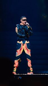 Daddy Yankee Instagram - Familia: Este día para mi, es el más importante de mi vida… esta noche reconozco y no me avergüenzo en decirle al mundo entero que Cristo vive en mi y que yo viviré para él. Este es el final de un capítulo y el comienzo de uno completamente nuevo. “ ¿De qué le sirve al hombre ganar el mundo entero, si pierde la vida? ¿O cuánto podrá pagar el hombre por su vida? Porque el Hijo del hombre va a venir con la gloria de su Padre y con sus ángeles, y entonces recompensará a cada uno conforme a lo que haya hecho.” ‭‭San Mateo‬ ‭16‬:‭26‬-‭27‬ Amén ❤️