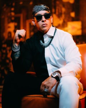 Daddy Yankee Instagram - Si Legendaddy no hubiera existido, como se llamaría este género? #legendaddy 🔥 #oneyear 🔥