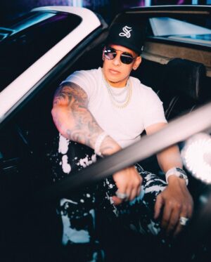 Daddy Yankee Instagram - Si Legendaddy no hubiera existido, como se llamaría este género? #legendaddy 🔥 #oneyear 🔥
