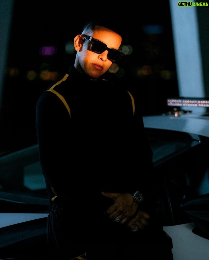 Daddy Yankee Instagram - Si Legendaddy no hubiera existido, como se llamaría este género? #legendaddy 🔥 #oneyear 🔥