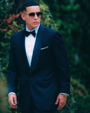 Daddy Yankee Instagram - Si Legendaddy no hubiera existido, como se llamaría este género? #legendaddy 🔥 #oneyear 🔥