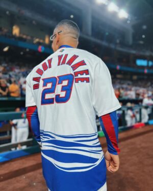 Daddy Yankee Instagram - La Vida es hermosa @queenvidaisabelle ❤️‍🔥#worldbaseballclassic #legendaddy ⚾️🗺📍
