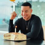 Daddy Yankee Instagram - Gracias a toda mi familia, amigos, colegas, y a todos ustedes mis fans por sus buenos deseos en este día. No todos los días se cumple años, es importante celebrar cada uno, mientras estemos en esta tierra. Qué esos buenos deseos se les multipliquen a todos en bendiciones, salud y vida. Dios los bendiga! - DY 🙏🏽