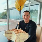 Daddy Yankee Instagram - Gracias a toda mi familia, amigos, colegas, y a todos ustedes mis fans por sus buenos deseos en este día. No todos los días se cumple años, es importante celebrar cada uno, mientras estemos en esta tierra. Qué esos buenos deseos se les multipliquen a todos en bendiciones, salud y vida. Dios los bendiga! - DY 🙏🏽