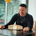 Daddy Yankee Instagram - Gracias a toda mi familia, amigos, colegas, y a todos ustedes mis fans por sus buenos deseos en este día. No todos los días se cumple años, es importante celebrar cada uno, mientras estemos en esta tierra. Qué esos buenos deseos se les multipliquen a todos en bendiciones, salud y vida. Dios los bendiga! - DY 🙏🏽