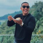 Daddy Yankee Instagram - Gracias a toda mi familia, amigos, colegas, y a todos ustedes mis fans por sus buenos deseos en este día. No todos los días se cumple años, es importante celebrar cada uno, mientras estemos en esta tierra. Qué esos buenos deseos se les multipliquen a todos en bendiciones, salud y vida. Dios los bendiga! - DY 🙏🏽