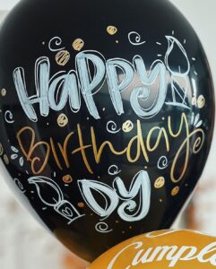 Daddy Yankee Instagram - Gracias a toda mi familia, amigos, colegas, y a todos ustedes mis fans por sus buenos deseos en este día. No todos los días se cumple años, es importante celebrar cada uno, mientras estemos en esta tierra. Qué esos buenos deseos se les multipliquen a todos en bendiciones, salud y vida. Dios los bendiga! - DY 🙏🏽