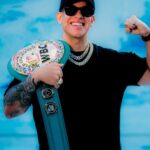 Daddy Yankee Instagram - Desde chamaquito el boxeo formó parte de mi formación. Siempre soñé con ganar un título de campeonato y lo vi lejos de mis metas debido al trauma que padezco en mi pierna derecha. Este sueño que parecía imposible, hoy, el niño que todavía vive en mi lo puede presenciar en vida, y no les miento, significa mucho para mi. Cada 5 años la WBC se lo otorga a personas que han sido importantes y hayan cambiado el mundo. Muchas gracias @wbcboxing Salud y Vida! Monte Rey Boxing Gym