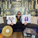 Daddy Yankee Instagram - FELIZ DÍA DE REYES, Hoy celebro mis 28 años de renacimiento de vida, brindándoles esta pieza de colección a mis fans. El vinilo de LEGENDADDY. Lo puedes conseguir en las tiendas Walmart y Target. Muchas gracias por su apoyo, los amo ❤️‍🔥- DY 🐐