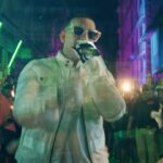 Daddy Yankee Instagram - Tuve el honor de producir junto a mis brothers @lunytunes este medley de varias canciones icónicas que son parte de la historia del REGGAETON en los últimos 20 años; celebrando también los 20 años de @premiosjuventud Felicito a todos mis colegas por su gran trabajo. @wisin @khrizyangel @rkmykeny @alexisyfido @chesca @omarcourtz @chenchocorleone @zionylennox @delaghetto @khea.yf @rainaopr @djplayero Combinación de la vieja y la nueva escuela 🏫 ❤️‍🔥💪🏾 Así es como se mantiene y sigue creciendo un género!
