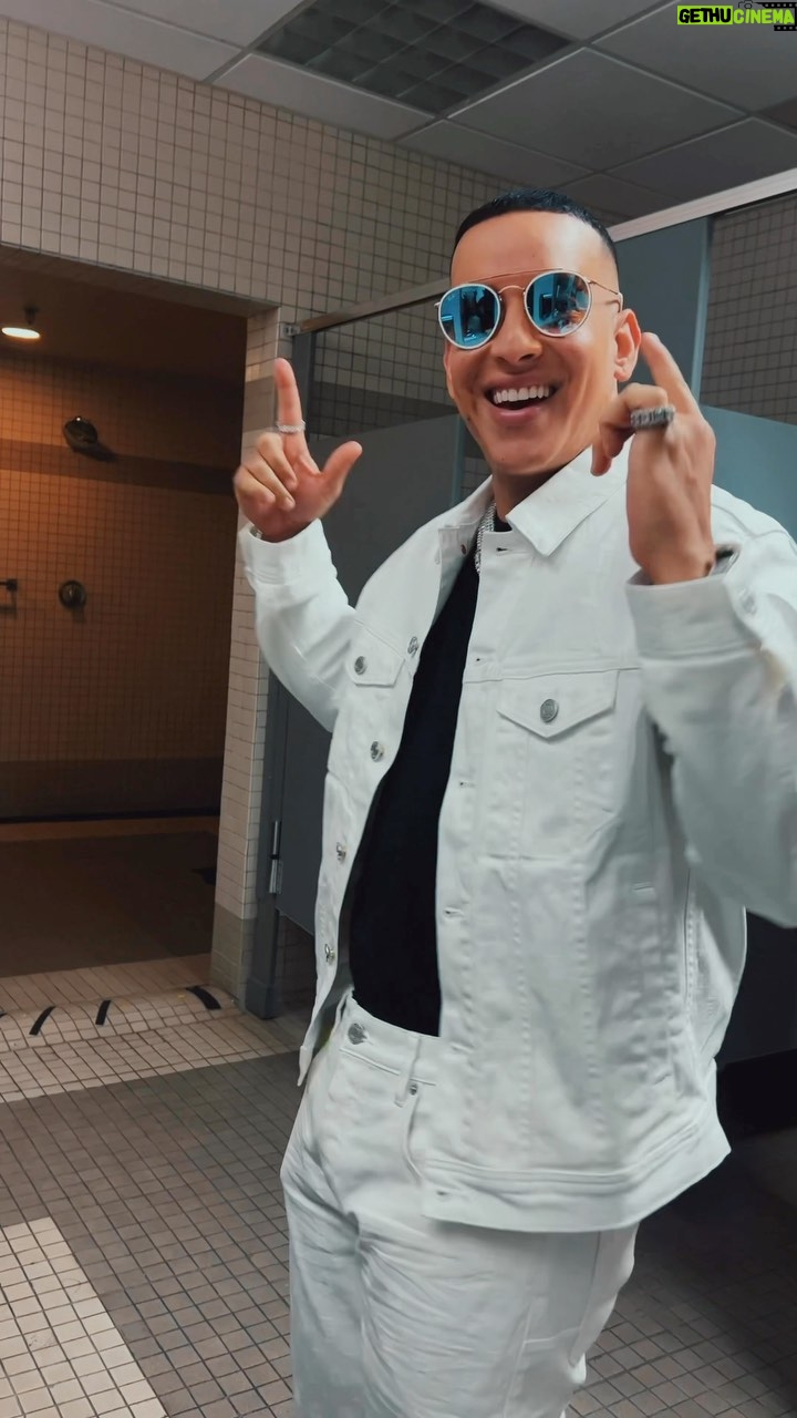Daddy Yankee Instagram - Esta vainita estΓ‘ flow tomorrowland como dice mi pana @omarcourtz Beachy House version ππ
π₯π