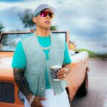 Daddy Yankee Instagram - Ta cogiendo sol en la 🌊 🏝️ 🏖️ Pero el ❤️‍🔥 lo tiene 🥶 🎵 #Beachy