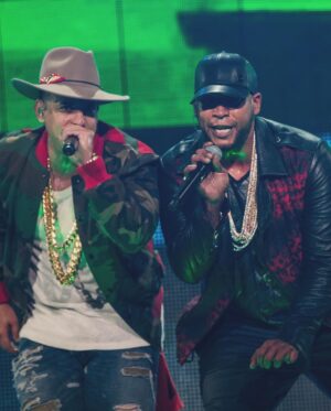 Daddy Yankee Instagram - William, gracias por darnos a ambos la oportunidad de hablarnos de todo corazón . Don Omar, también ha hecho grandes cosas por este género y dentro de la rivalidad como bien dices que nos dividía, hoy me siento tranquilo de saber que eso quedó atrás, y somos un ejemplo de que podremos tener diferencias pero siempre existirá espacio para el perdón. Usted también ha sido un grandioso adversario y nunca dejaré de reconocer todo lo que también has hecho  por nuestro movimiento. En esta nueva etapa de mi vida es importante para mi compartirte mi testimonio y que mi mensaje no se quede solo en palabras, si no en acciones, que son el mayor ejemplo de lo que Jesús hace con nuestras vidas. Me siento tranquilo y en paz, sabiendo que hoy dejamos atrás las controversias entre dos exponentes que  pusieron nuestra bandera de Puerto Rico en alto. Espero que nuestro último round sea en contra del enemigo de las almas, batallando juntos en el ejército del Señor! Te espero de este lado! Dios te bendiga a ti, a tu familia y a todos tus fieles seguidores.

“Más bien, sean bondadosos y compasivos unos con otros y perdónense mutuamente, así como Dios los perdono a ustedes en Cristo” Efesios 4:32