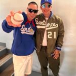 Daddy Yankee Instagram - Gracias Puerto Rico 🇵🇷 por el apoyo cada Domingo Familiar de @santurcelbprc Qué bonito ver el parque lleno de la cultura familiar boricua! Muchas gracias a mi hermano @babyrasta por tirar el primer lanzamiento y a nuestra @serranosisters por visitarnos. ✝️⚾️ 🥊🇵🇷